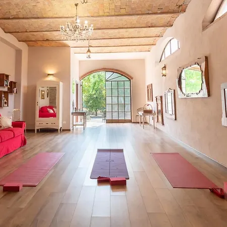 Bed & Breakfast Piemonte Country House, Public Pool Is 3 Min Away